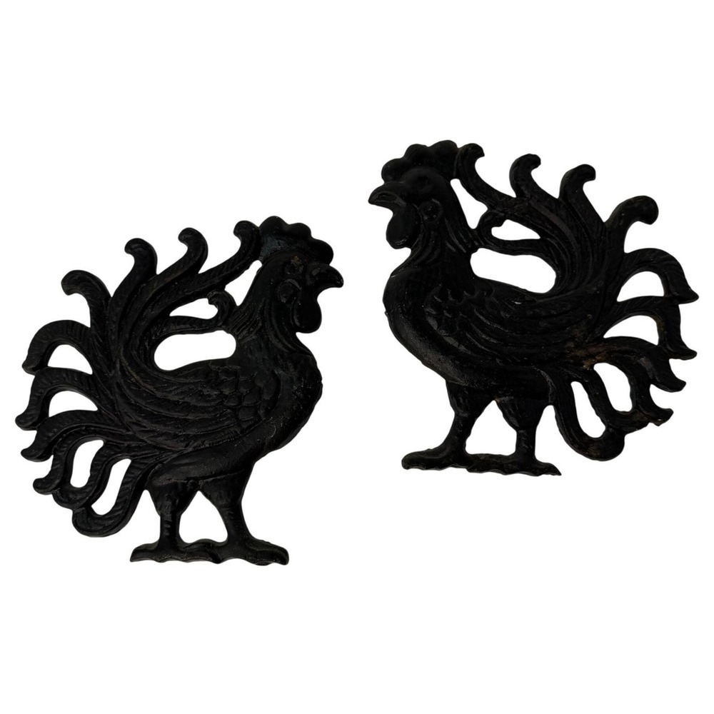 Vintage Pair of Wilton? Cast Iron Roosters Hanging Farmhouse Kitchen Decor